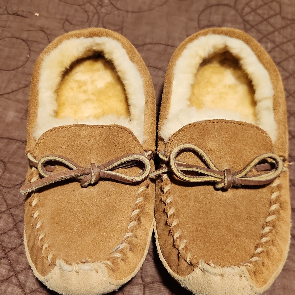 LL BEAN kids Wicked Good Slippers. Sz2. Never Worn. Warm & Fuzzy